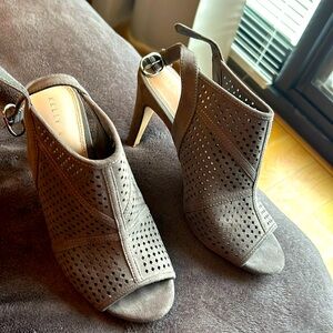 Suede grey pumps only worn once!